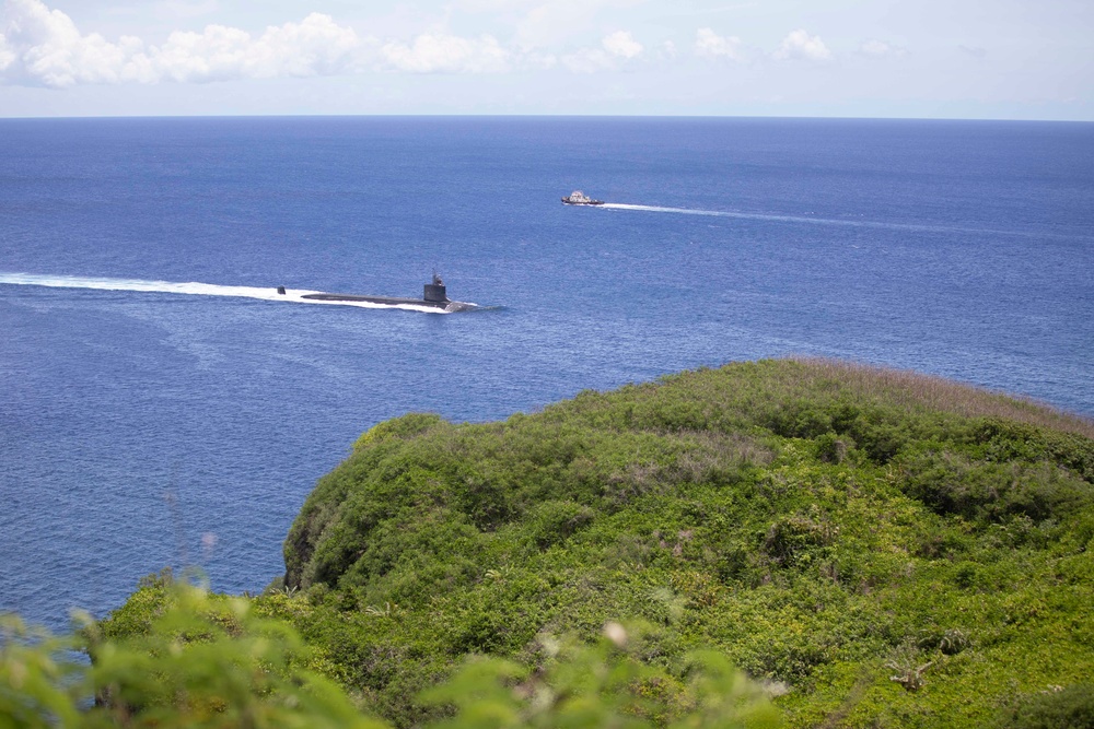 USS Seawolf Sails into Apra Harbor