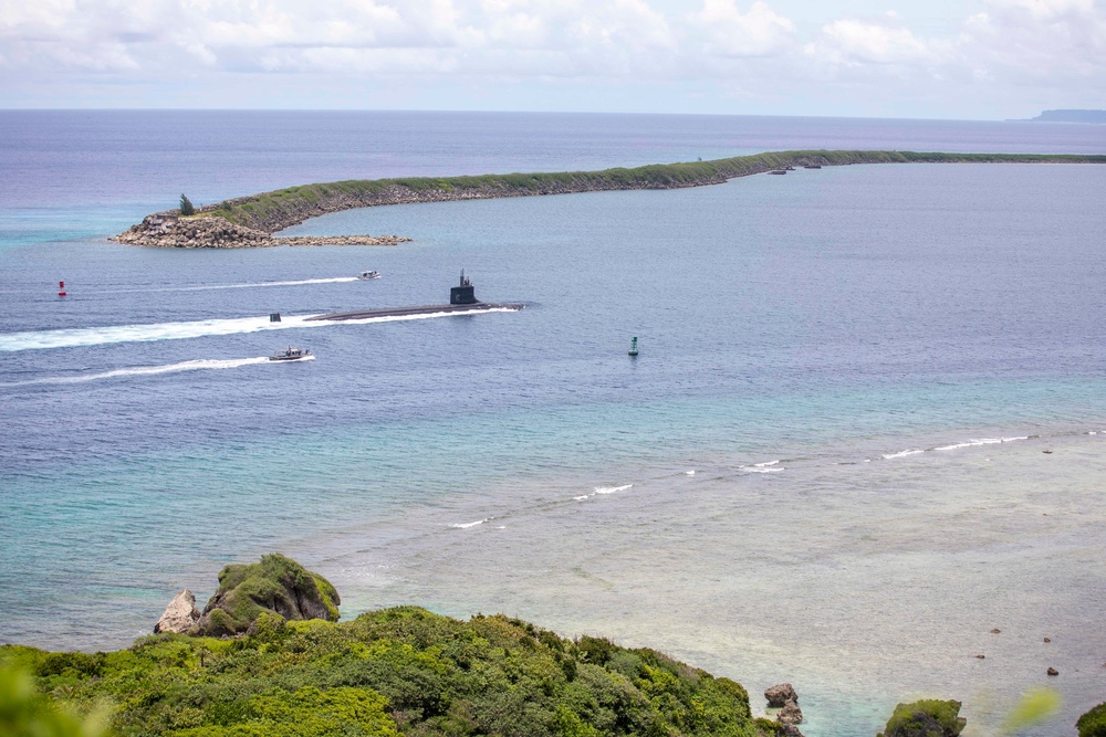 USS Seawolf Sails into Apra Harbor