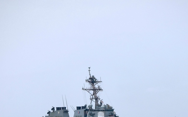USS Barry (DDG 52) Steams in the Philippine Sea