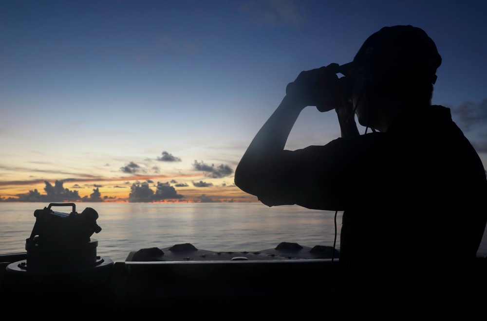 USS Barry (DDG 52) Underway in the Philippine Sea