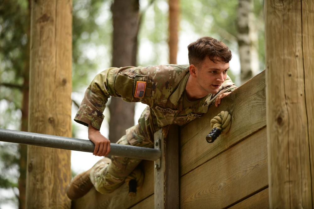 DVIDS - Images - Bulll Troop O-Course [Image 9 of 11]