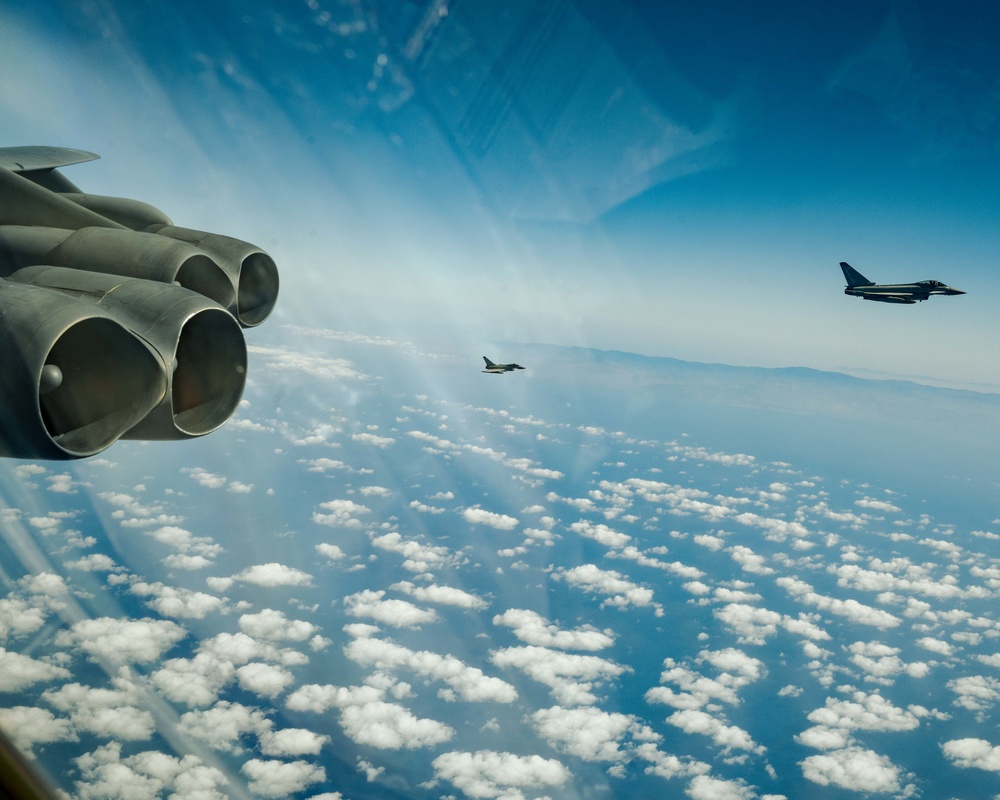 B-52s Complete BTF Over the Middle East