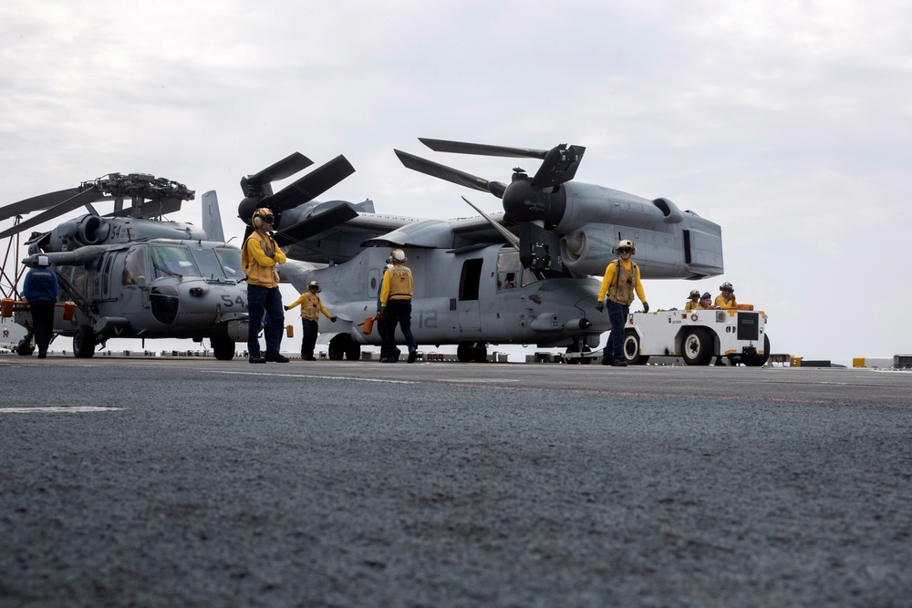 VMM-262 (Reinforced), HSC-23 Conduct Flight Ops from USS Tripoli (LHA 7)