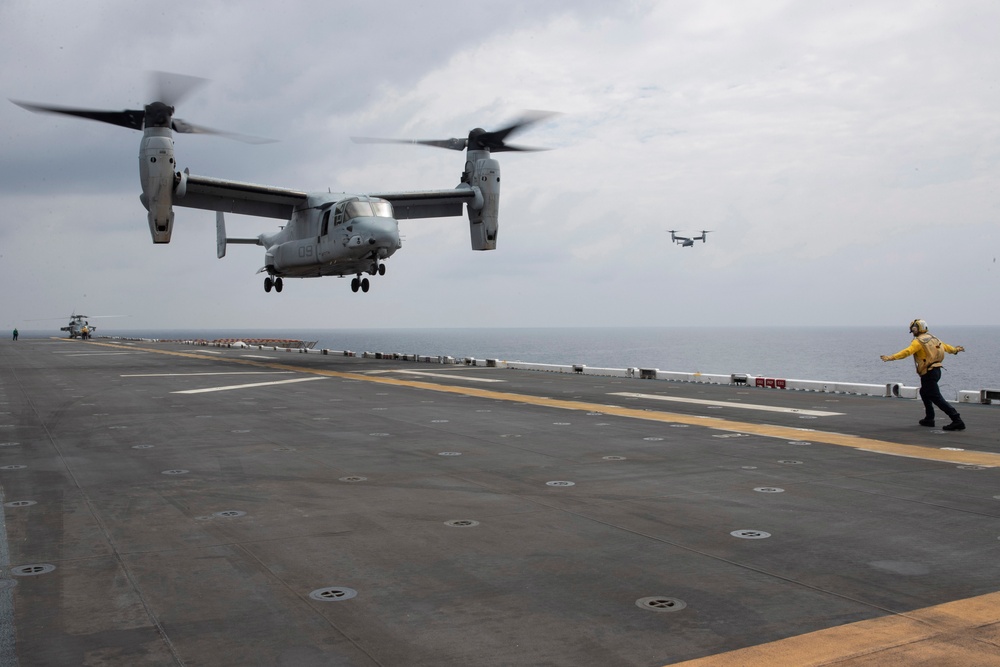 VMM-262 (Reinforced), HSC-23 Conduct Flight Ops from USS Tripoli (LHA 7)