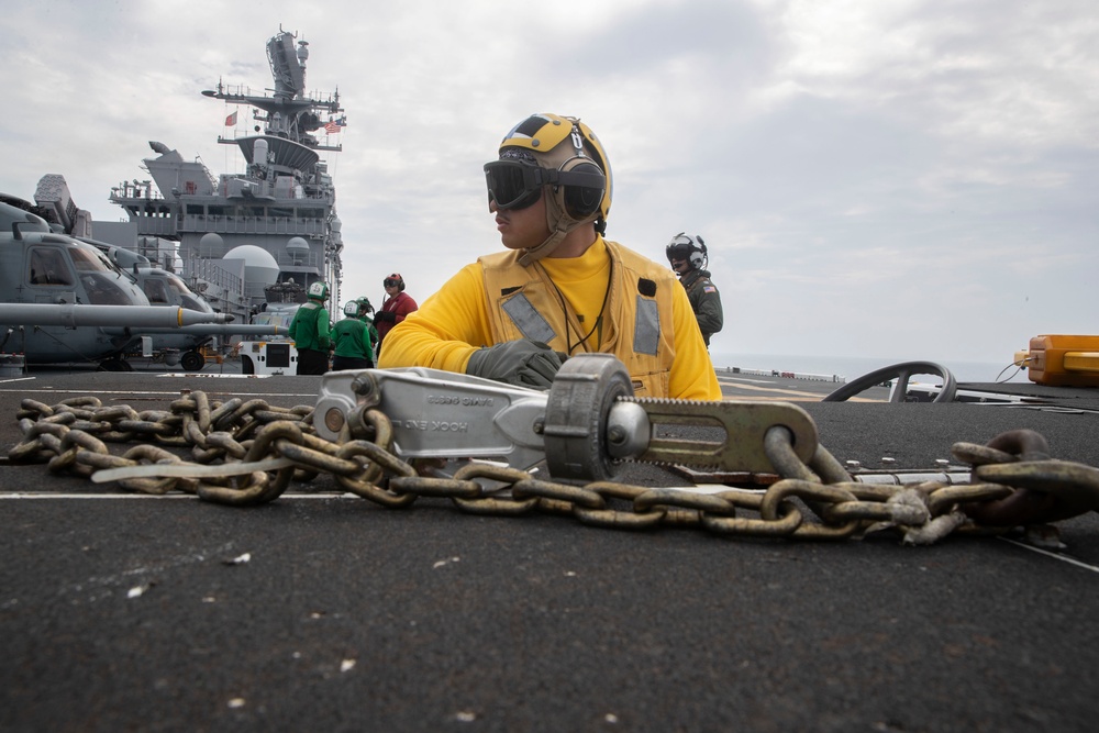 VMM-262 (Reinforced), HSC-23 Conduct Flight Ops from USS Tripoli (LHA 7)