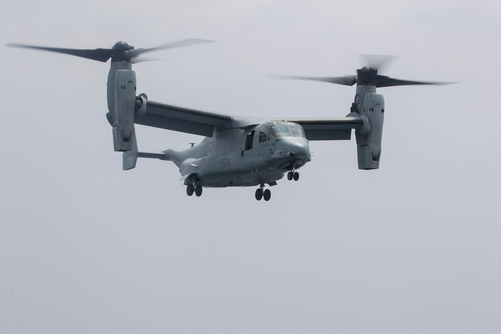 VMM-262 (Reinforced), HSC-23 Conduct Flight Ops from USS Tripoli (LHA 7)