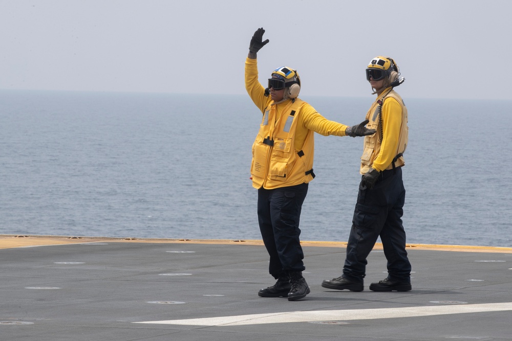 VMM-262 (Reinforced), HSC-23 Conduct Flight Ops from USS Tripoli (LHA 7)