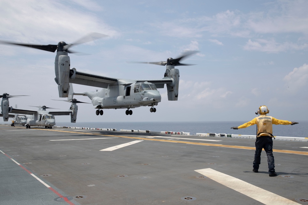 VMM-262 (Reinforced), HSC-23 Conduct Flight Ops from USS Tripoli (LHA 7)