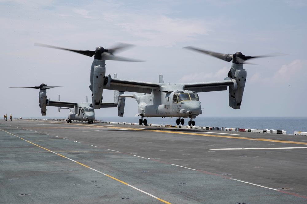 VMM-262 (Reinforced), HSC-23 Conduct Flight Ops from USS Tripoli (LHA 7)