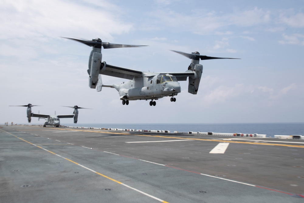 VMM-262 (Reinforced), HSC-23 Conduct Flight Ops from USS Tripoli (LHA 7)