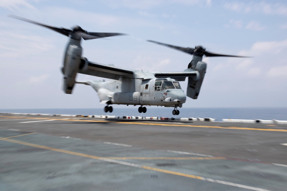 VMM-262 (Reinforced), HSC-23 Conduct Flight Ops from USS Tripoli (LHA 7)