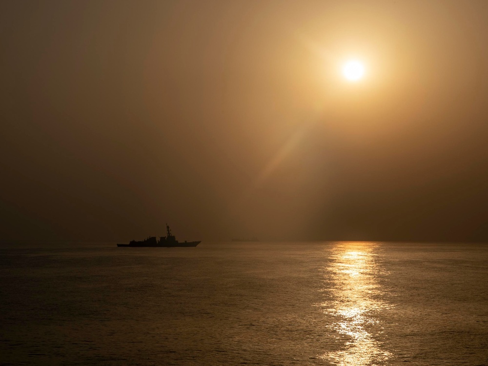 USS Nitze Transits Red Sea