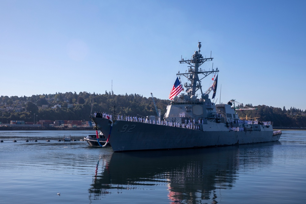 USS Momsen Returns to Naval Station Everett