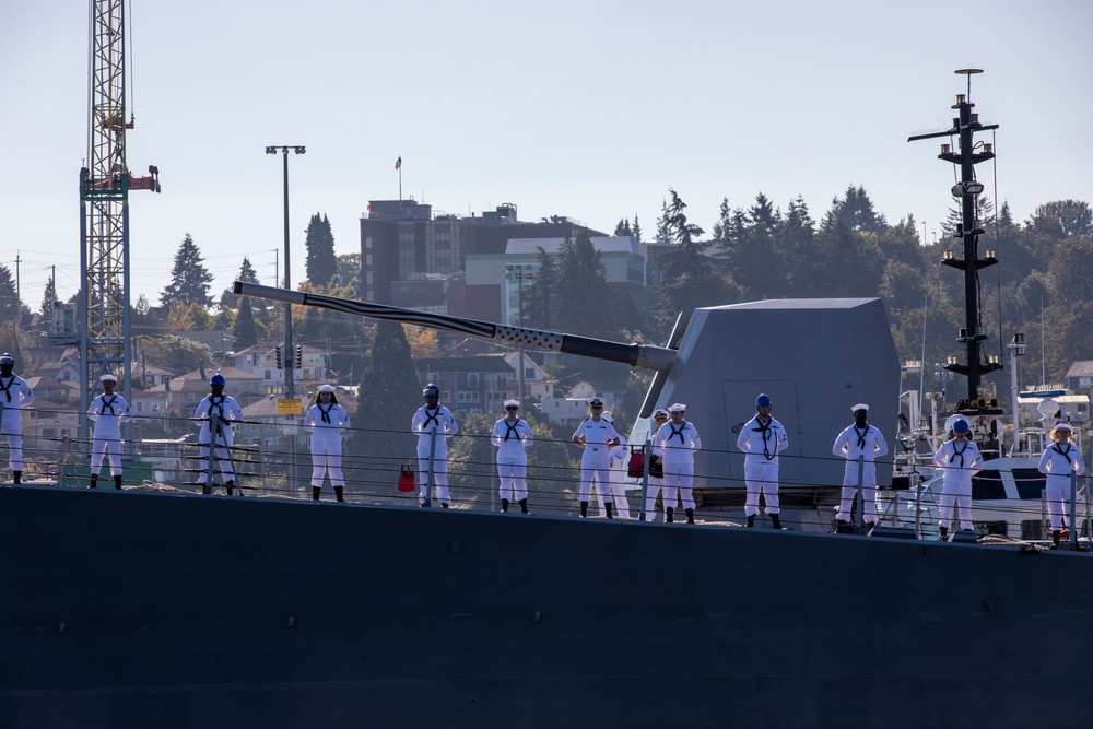 USS Momsen Returns to Naval Station Everett