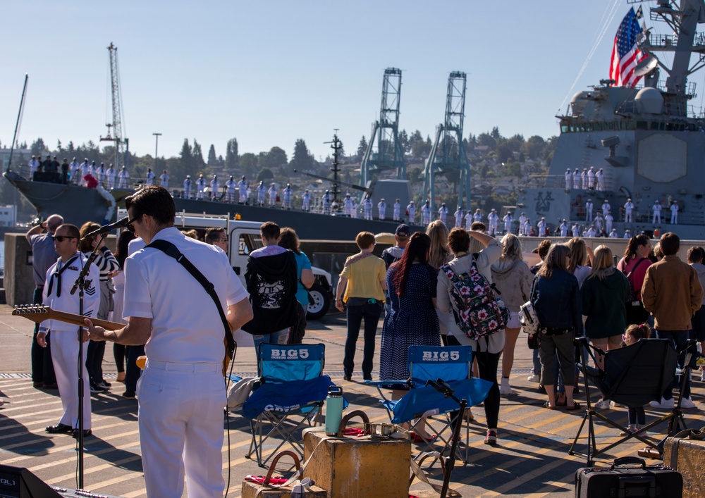 USS Momsen Returns to Naval Station Everett