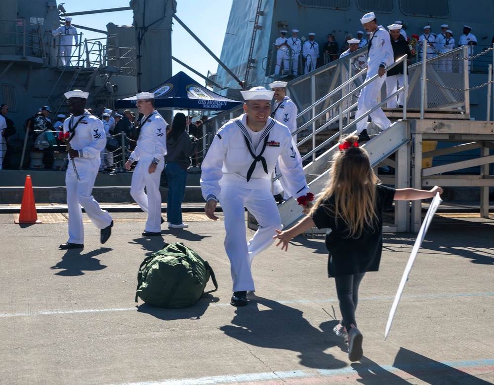 USS Momsen Returns to Naval Station Everett