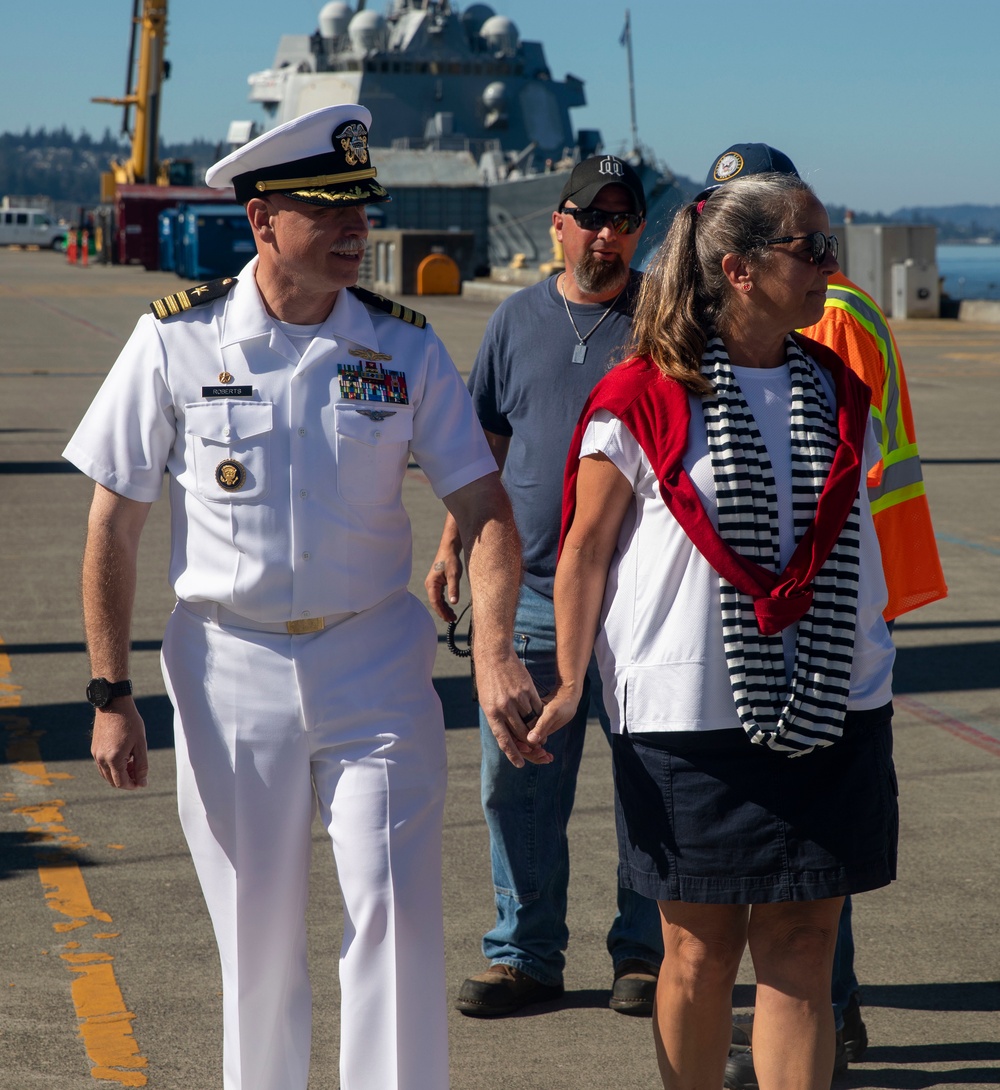 USS Momsen Returns to Naval Station Everett