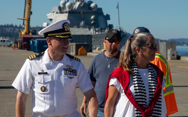 USS Momsen Returns to Naval Station Everett
