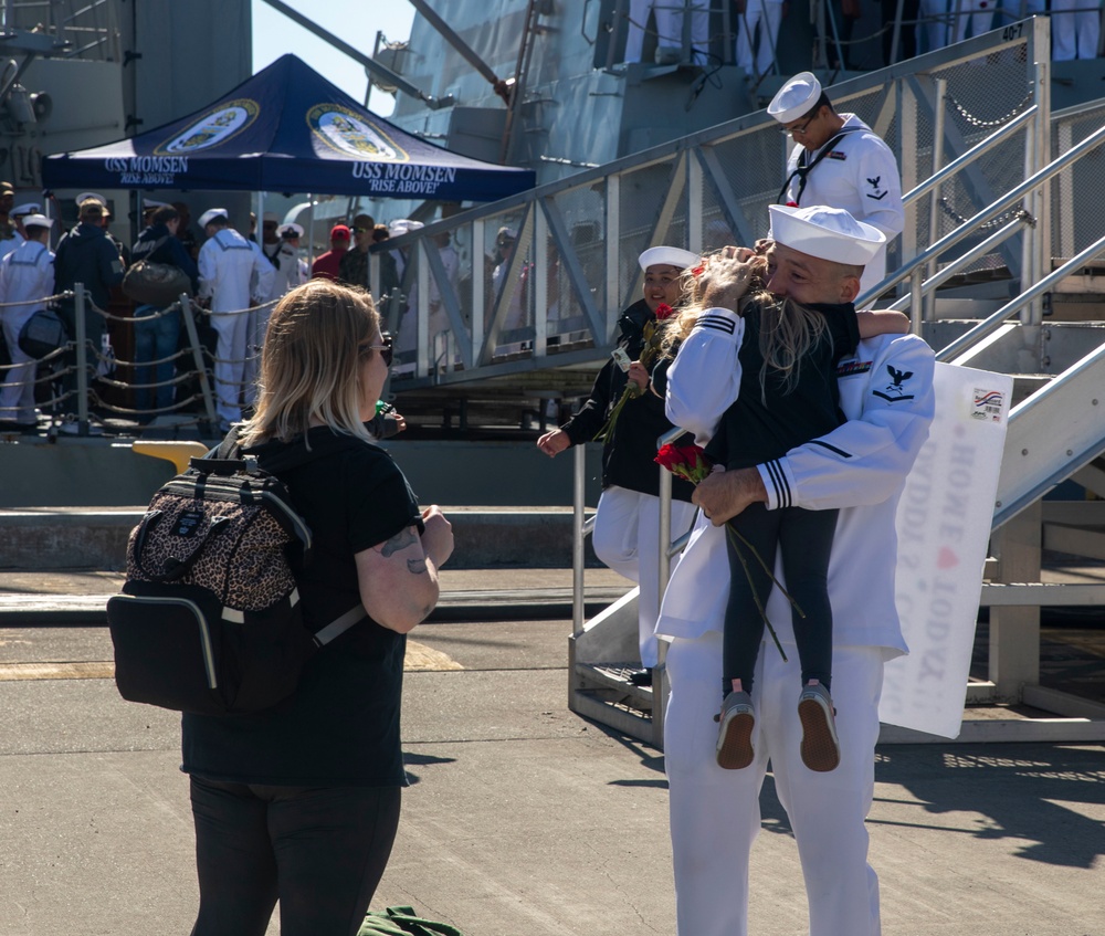 USS Momsen Returns to Naval Station Everett