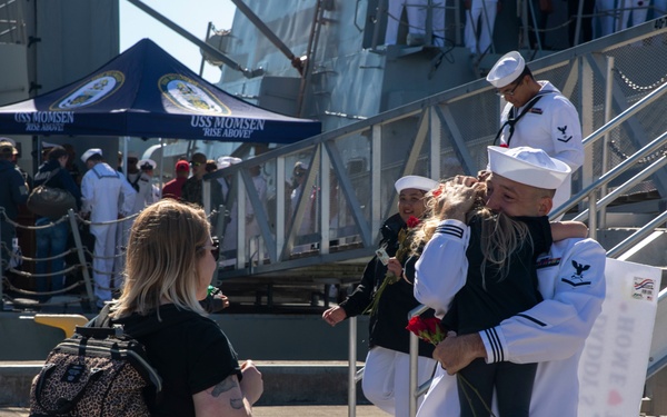USS Momsen Returns to Naval Station Everett