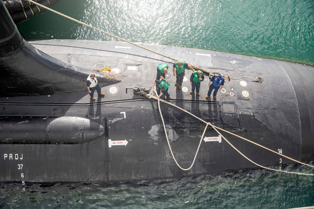 USS Seawolf Mooring