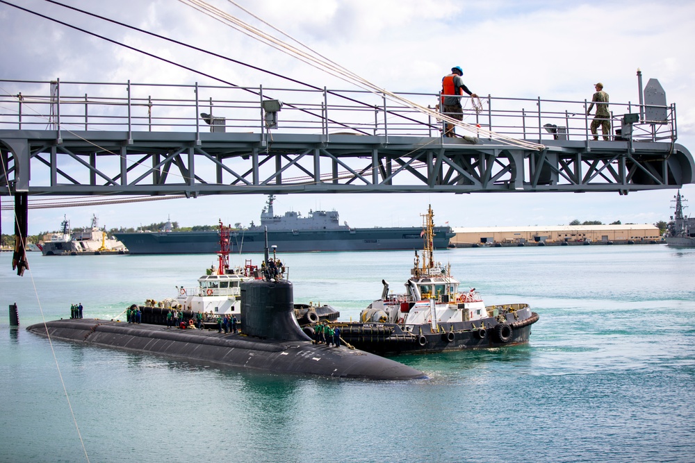 USS Seawolf Arrives in Guam