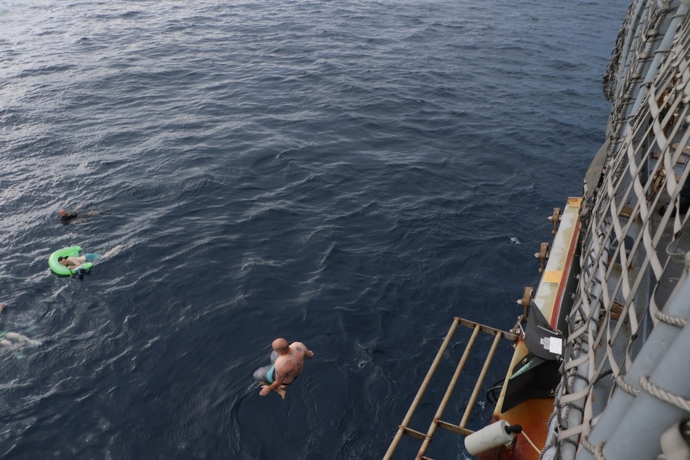 USS Billings Conducts a Swim Call