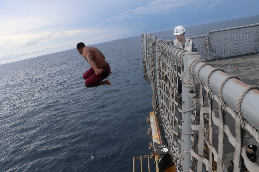 USS Billings Conducts a Swim Call