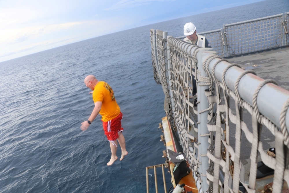 USS Billings Conducts a Swim Call