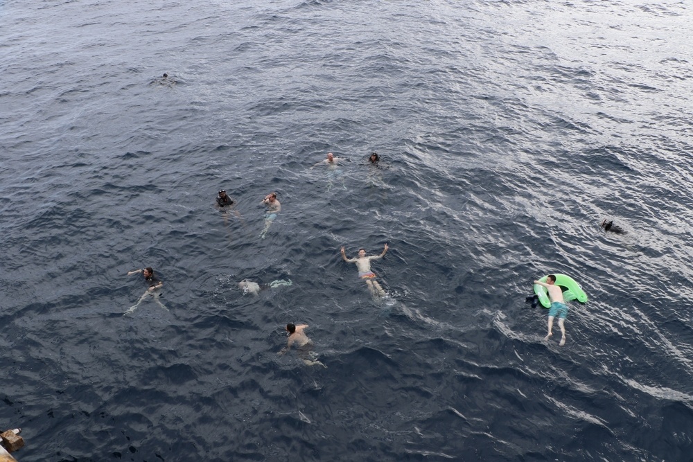 USS Billings Conducts a Swim Call