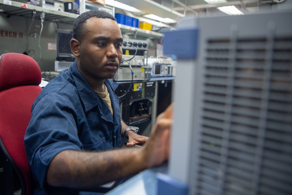USS Carl Vinson (CVN 70) Calibration Lab