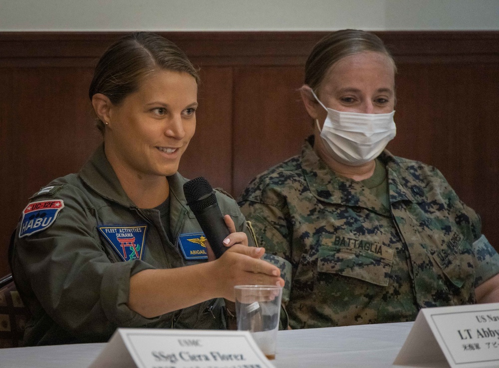 Japanese Students and US members participate in a women’s leadership panel in the US military