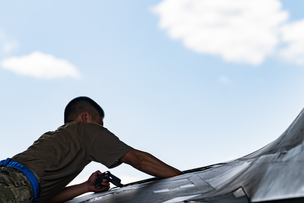 F-22 Raptor maintenance