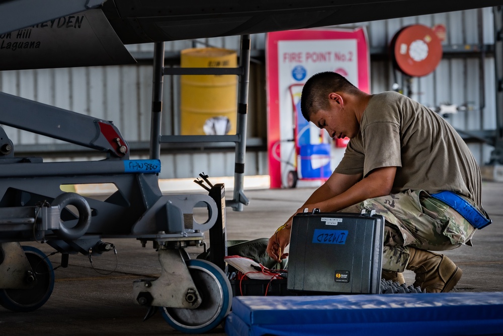 F-22 Raptor maintenance