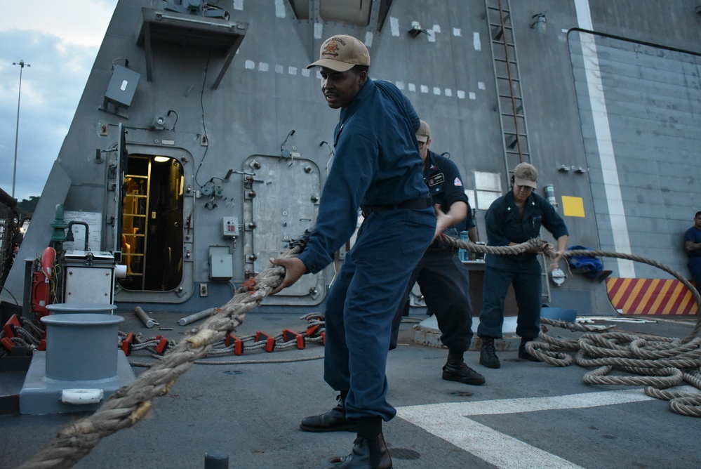 USS Billings Departs Panama City, Panama