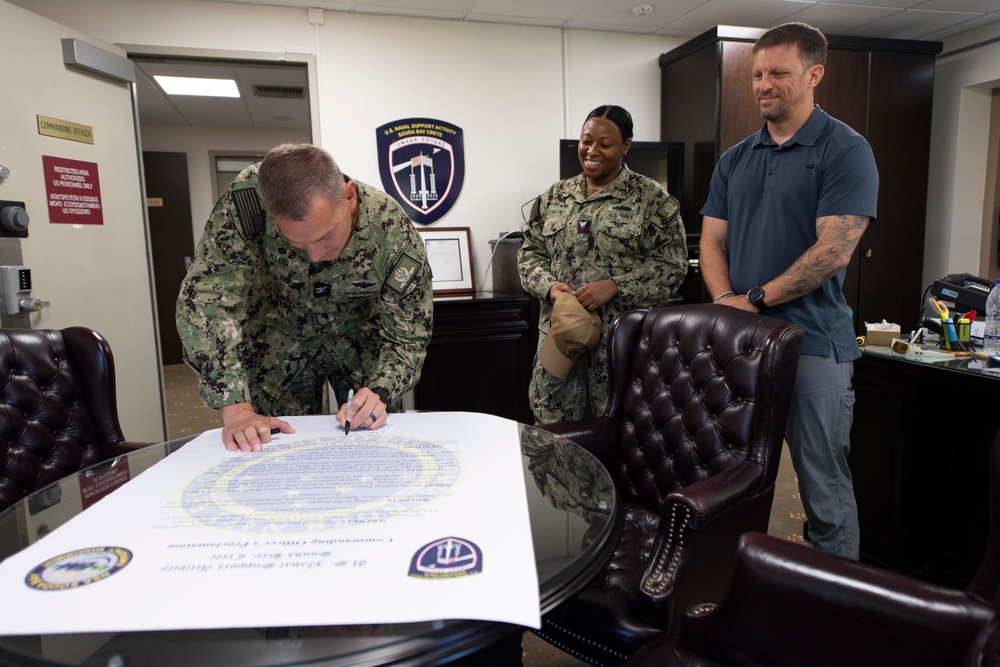 Capt. Klug signs Emergency Preparedness Proclamation