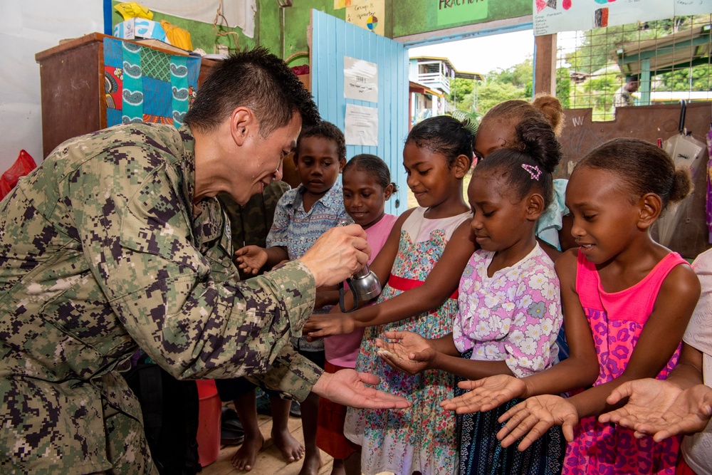 Pacific Partnership 2022 Medical Professionals visit Naha SDA Primary School