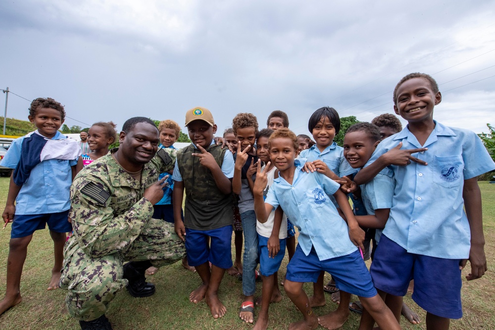 Pacific Partnership 2022 Medical and Dental Professionals visit Naha SDA Primary School