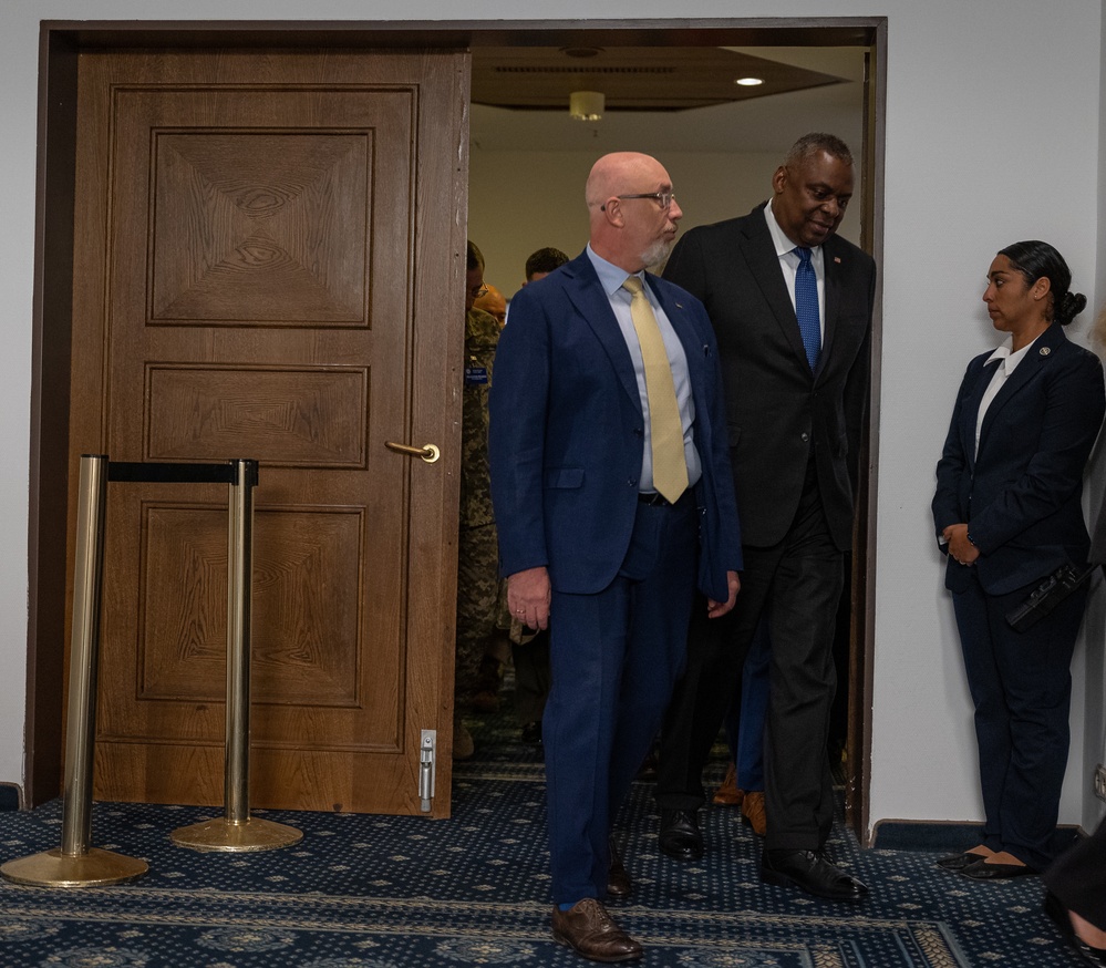 US Secretary of Defense hosts world leaders for fifth UDCG