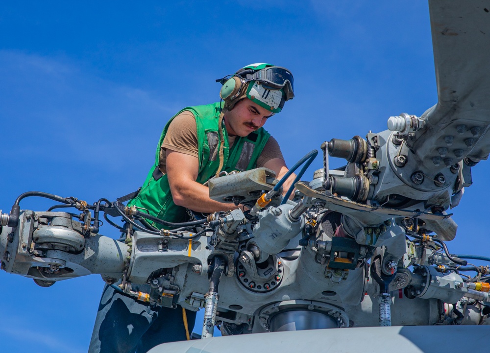 USS Antietam (CG 54) Helicopter Maintenance