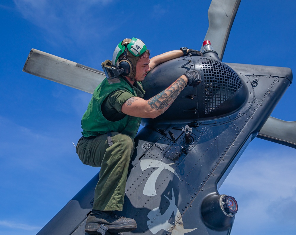 USS Antietam (CG 54) Helicopter Maintenance