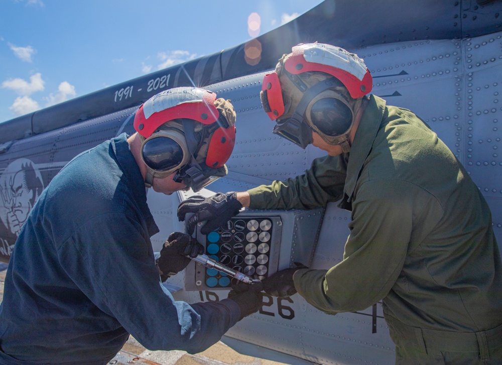 USS Antietam (CG 54) Helicopter Maintenance