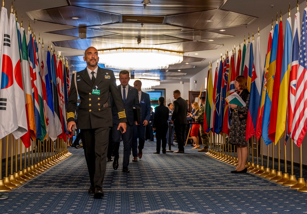 US Secretary of Defense hosts world leaders for fifth UDCG