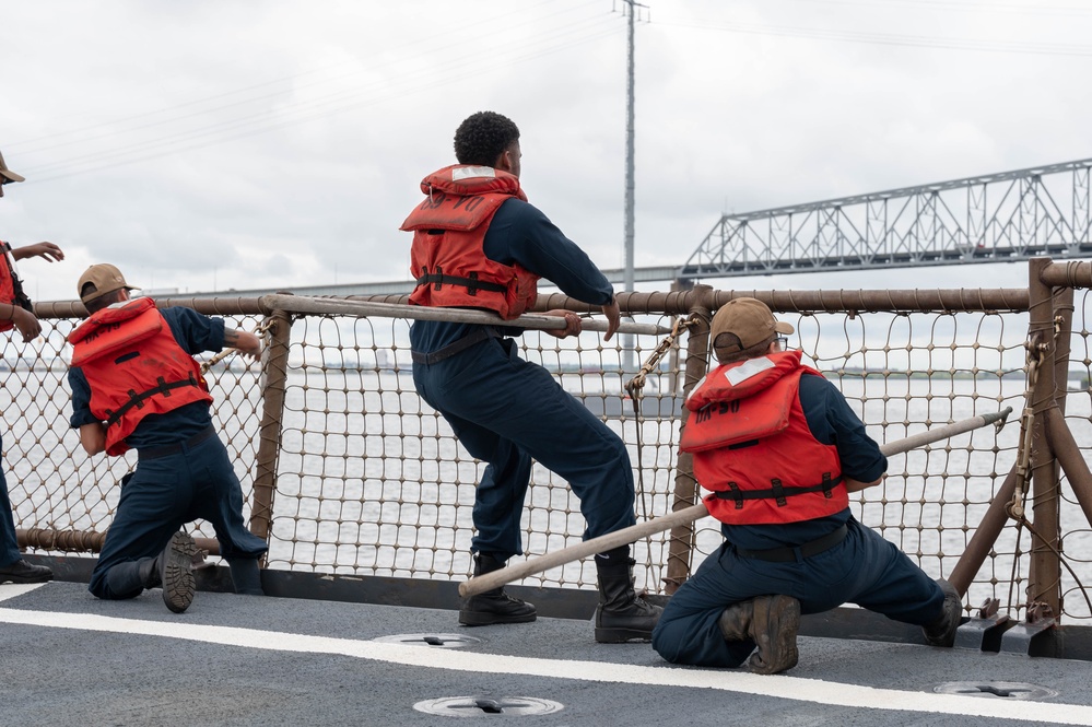 USS Carter Hall arrives at Baltimore for Maryland Fleet Week and Flyover 2022