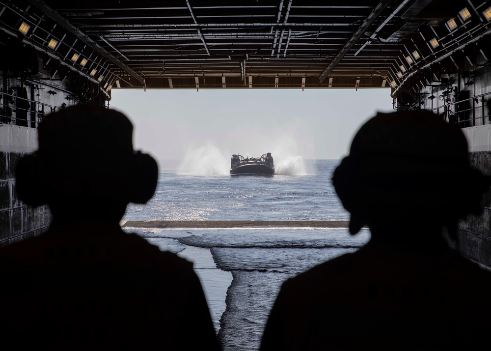 Anchorage Completes LCAC Ops