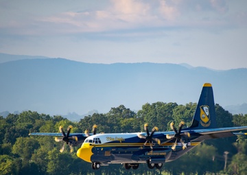 Blue Angels arrive for Smoky Mountain Air Show