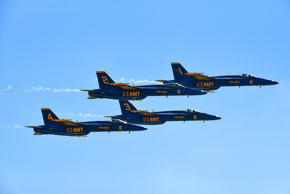 DVIDS - Images - Blue Angels Arrive at McGhee-Tyson ANGB [Image 1 of 3]