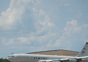 16th Airborne Command and Control Squadron flies final local sortie at Robins Air Force Base