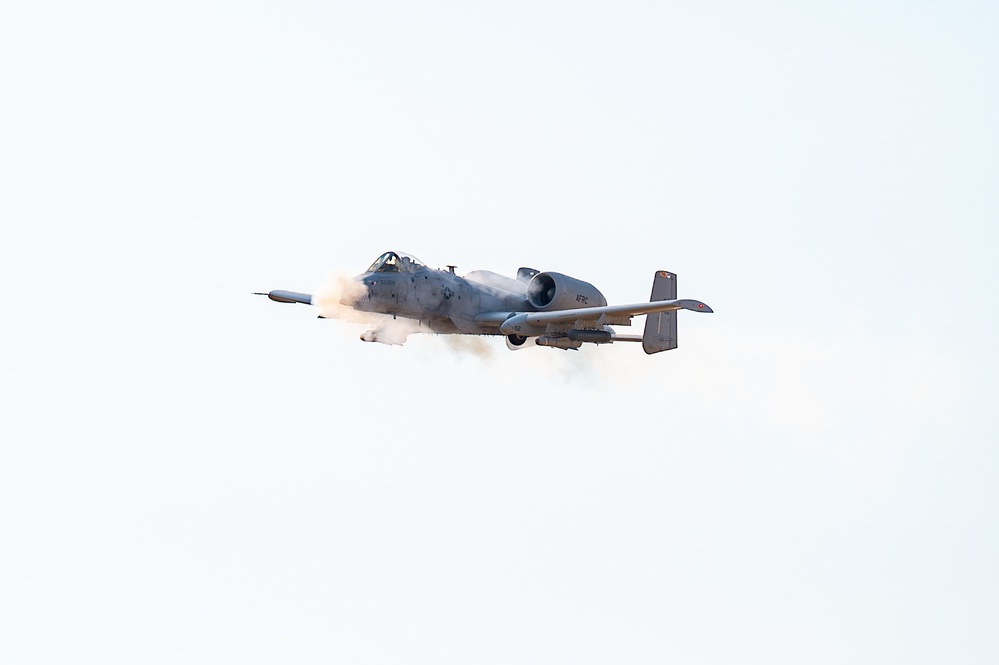 Pilots compete in Hawgsmoke 2022