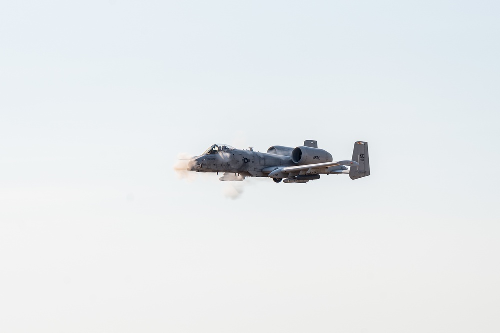 Pilots compete in Hawgsmoke 2022